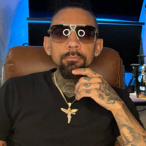 Meet your Posher, Hezekiah - Picture 2 of 4